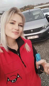 Превозник Мали комби Peugeot  Partner  у JUPILLE-SUR-MEUSE Белгија